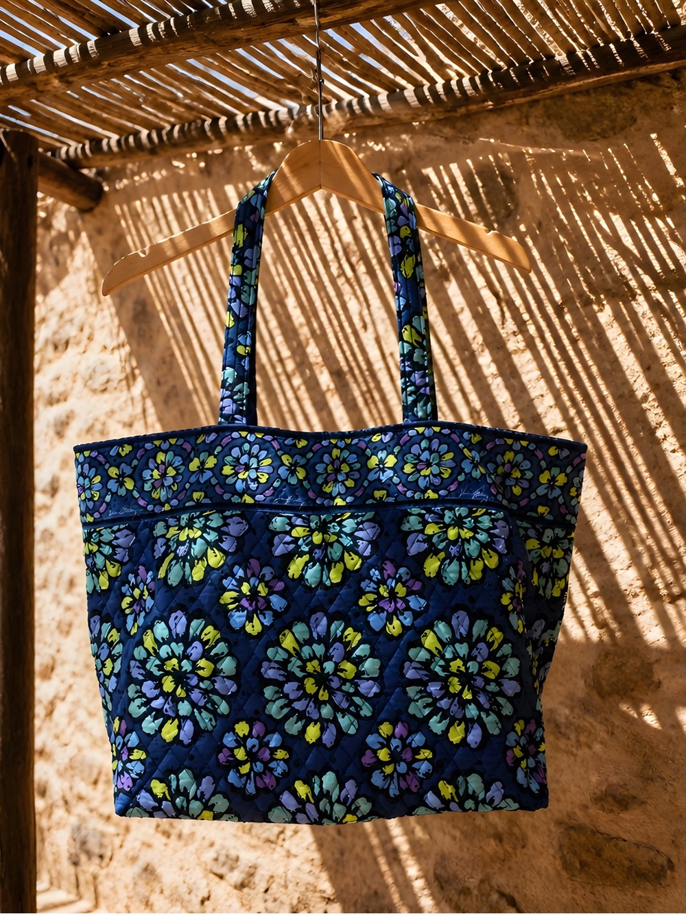 Vera Bradley Weekend Tote INDIGO POP Extra Large -RARE NWOT - Picture 8 of 10